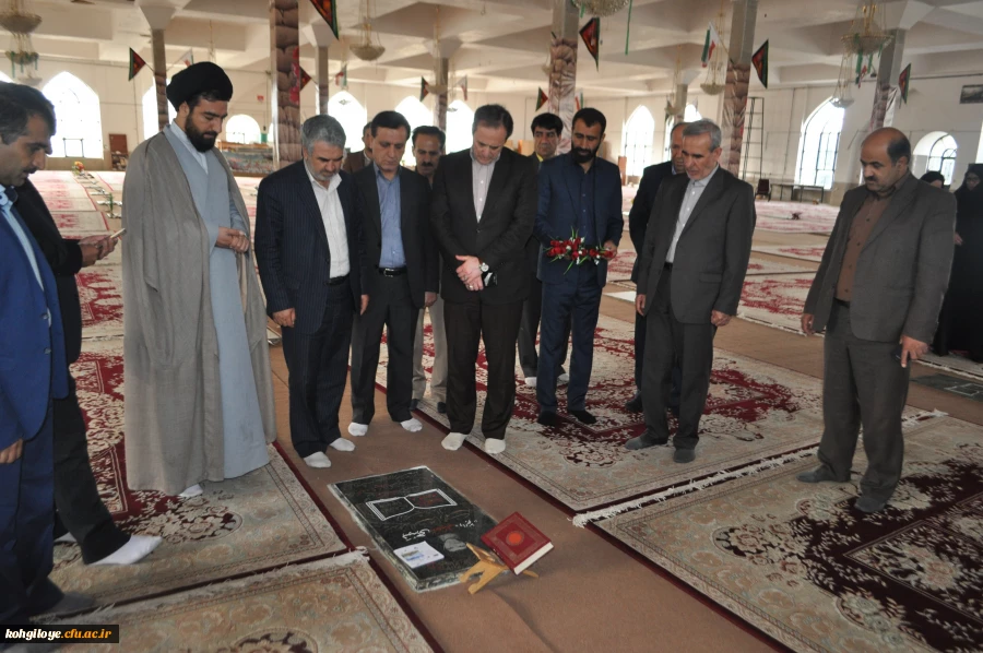 ادای احترام رئیس دانشگاه فرهنگیان کشور و همراهان به مقام والای شهیدان