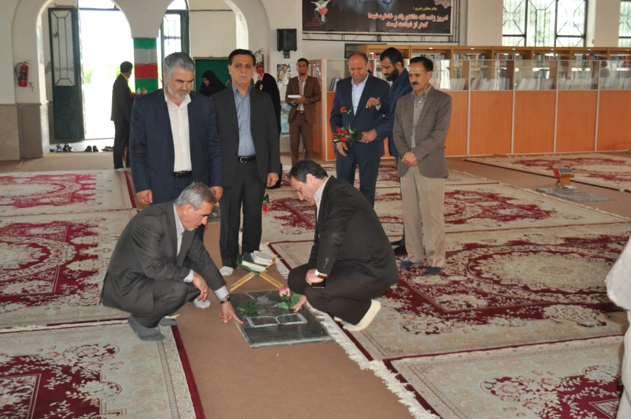 ادای احترام رئیس دانشگاه فرهنگیان کشور و همراهان به مقام والای شهیدان