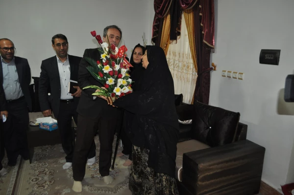 دیدار سرپرست دانشگاه فرهنگیان کشور از خانواده شهید شجاعت عوض زاده