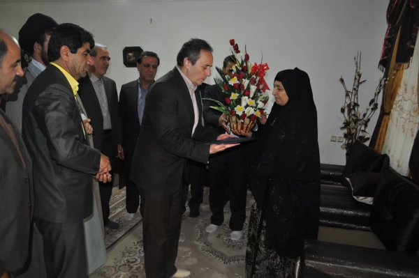 دیدار سرپرست دانشگاه فرهنگیان کشور از خانواده شهید شجاعت عوض زاده