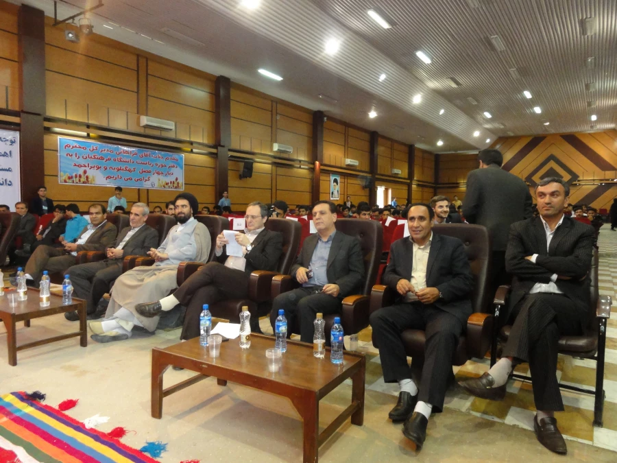 دیدار صمیمانه دکتر مهرمحمدی با دانشجویان