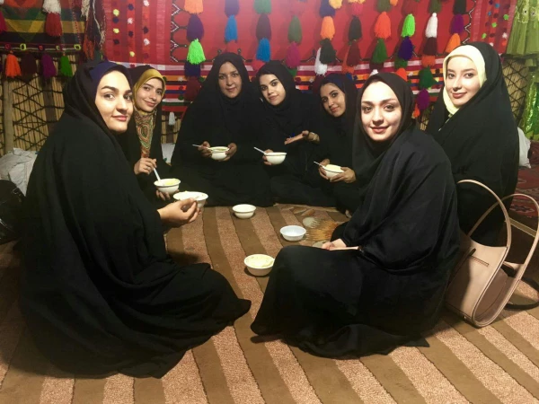 آبشار یاسوج؛ طبیعت گردی دانشجویان حاضر در جشنواره تئاتر و سرود