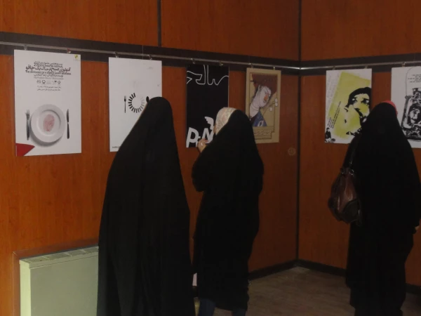 بازدید دانشجو معلمان دختر از نگارخانه