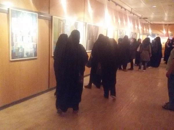 بازدید دانشجو معلمان دختر از نگارخانه