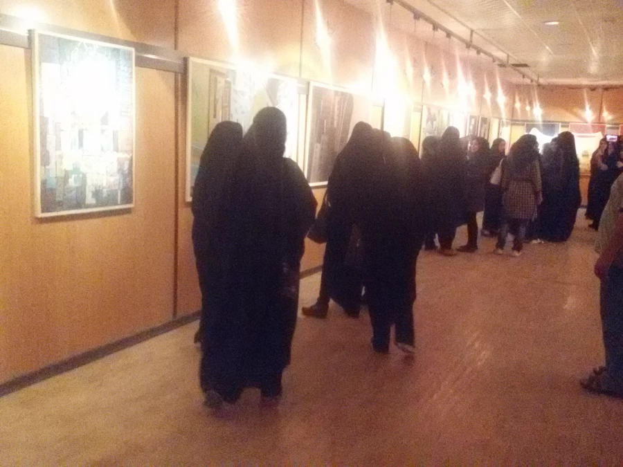 بازدید دانشجو معلمان دختر از نگارخانه