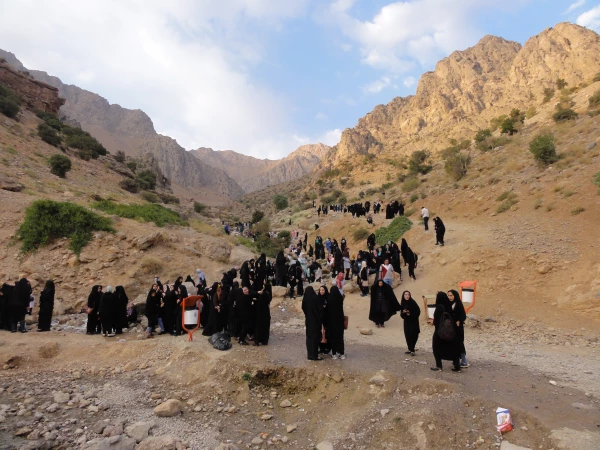 دانشجو معلمان حاضر در جشنواره تئاتر و سرود از شهر توریستی سی سخت بازدید کردند