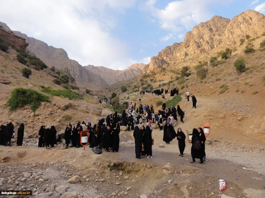 دانشجو معلمان حاضر در جشنواره تئاتر و سرود از شهر توریستی سی سخت بازدید کردند