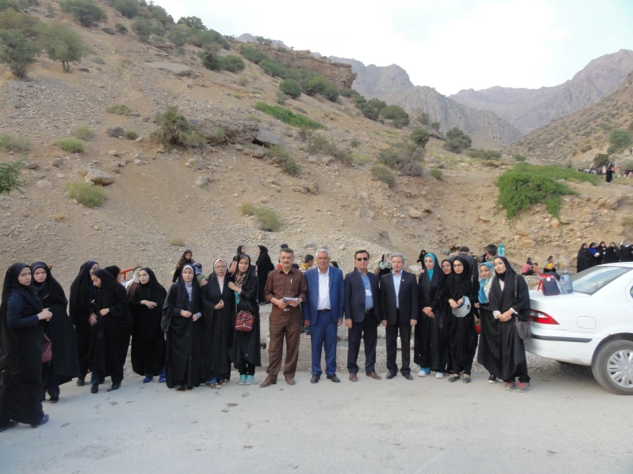 دانشجو معلمان حاضر در جشنواره تئاتر و سرود از شهر توریستی سی سخت بازدید کردند