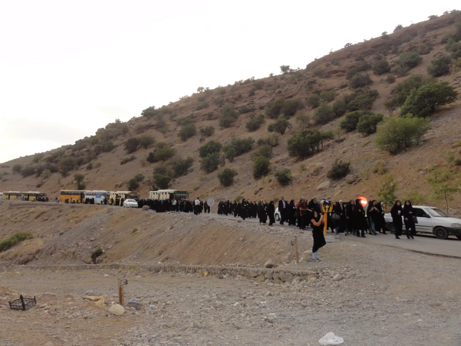 دانشجو معلمان حاضر در جشنواره تئاتر و سرود از شهر توریستی سی سخت بازدید کردند