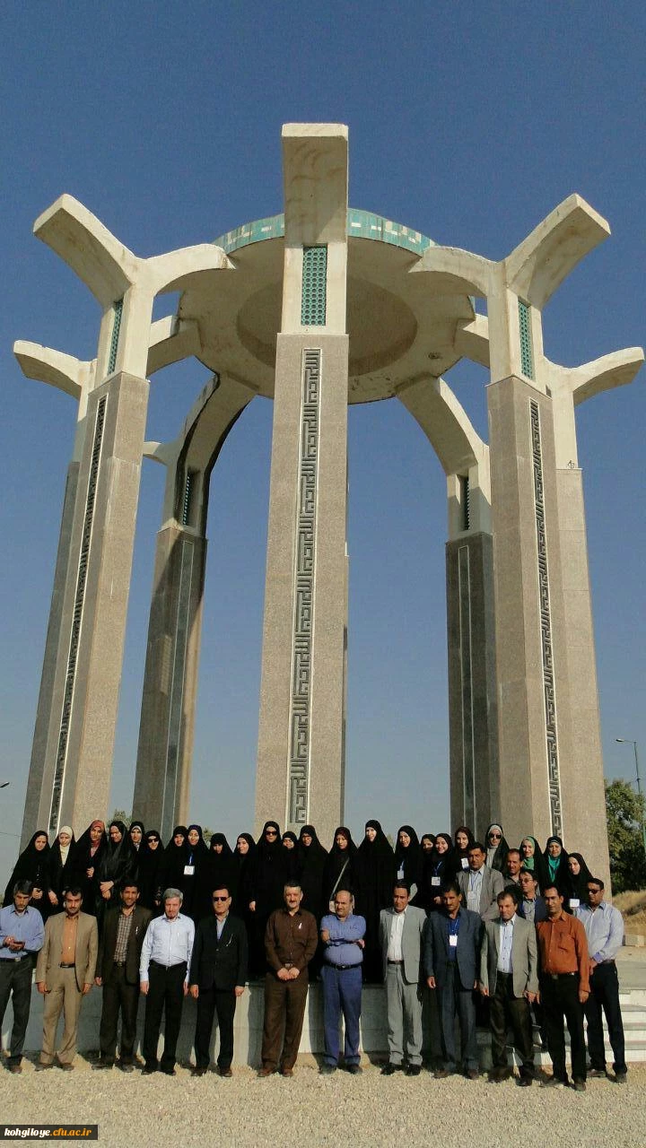 میثاق با شهدای گمنام؛ حضور مسئولان و دانشجویان دختر جشنواره سرود و تئاتر در تپه نورالشهداء یاسوج