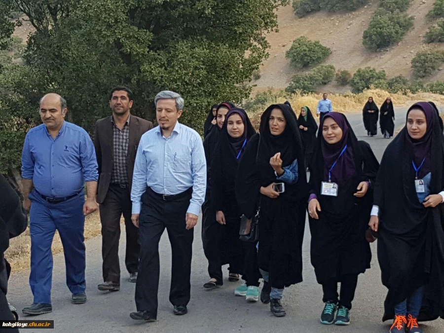 میثاق با شهدای گمنام؛ حضور مسئولان و دانشجویان دختر جشنواره سرود و تئاتر در تپه نورالشهداء یاسوج