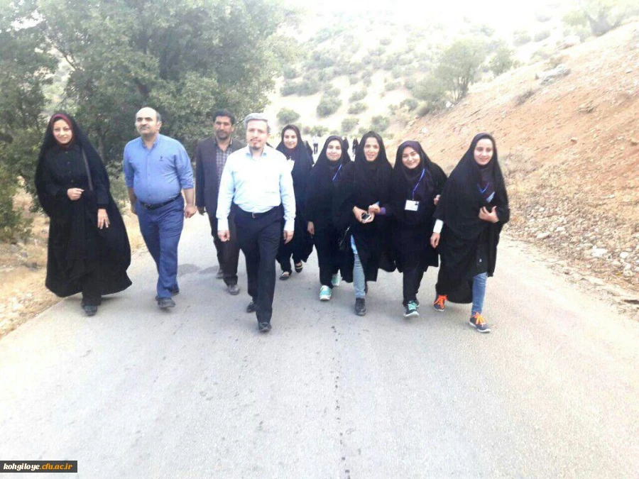 میثاق با شهدای گمنام؛ حضور مسئولان و دانشجویان دختر جشنواره سرود و تئاتر در تپه نورالشهداء یاسوج