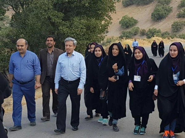 میثاق با شهدای گمنام؛ حضور مسئولان و دانشجویان دختر در تپه نور الشهدای یاسوج