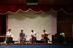 گزارش تصویری از اختتامیه بخش خواهران بیست و ششمین جشنواره تئاتر و سرود دانشجو معلمان سراسر کشور