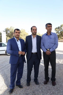 میثاق دانشجو معلمان پسر شرکت کننده در جشنواره تئاتر و سرود با شهدای گمنام