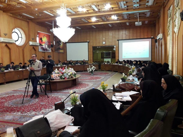 حضور اعضای هیئت علمی و کارشناس نظارت و ارزیابی استان در دوره بالندگی حرفه ای در شیراز