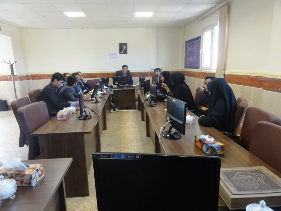 جلسه دکتر نظری با اعضای شورای صنفی پردیس های کوثر و شهید ایزدپناه