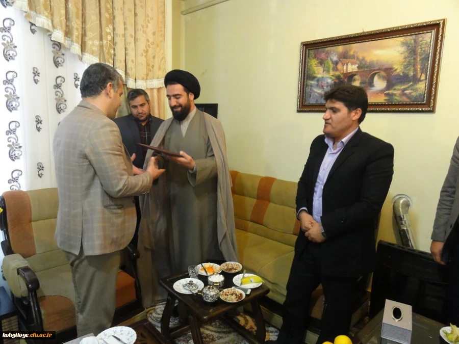 دیدار مدیریت امور پردیس های دانشگاه فرهنگیان استان از خانواده شهید خدامراد پارسیان نژاد