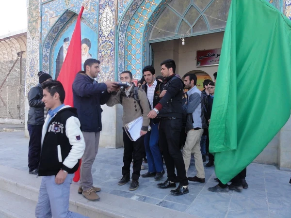 با حضور دکتر هاشمی، مراسم بدرقه کاروان دانشجویی راهیان نور دانشگاه فرهنگیان برگزار شد.