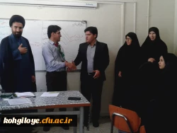 حضور در کلاس ها و اهدای شاخ گل به مناسبت روز معلم