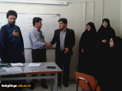 با حضور رئیس دانشگاه فرهنگیان استان برگزار گردید:

حضور در کلاس ها و اهدای شاخ گل به مناسبت روز معلم