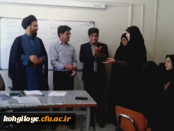 حضور در کلاس ها و اهدای شاخ گل به مناسبت روز معلم