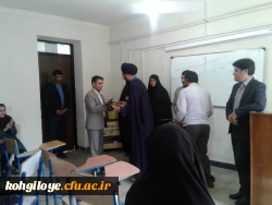 حضور در کلاس ها و اهدای شاخ گل به مناسبت روز معلم