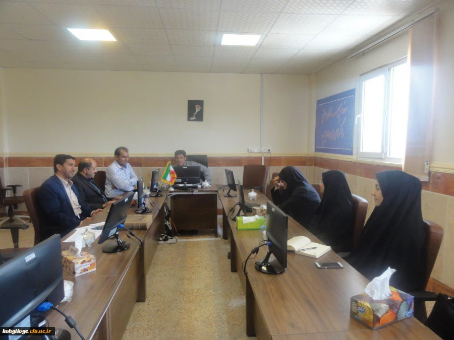 به مناسبت هفته روابط عمومی انجام شد

تقدیر مدیریت استانی دانشگاه از کارشناسان روابط عمومی 4