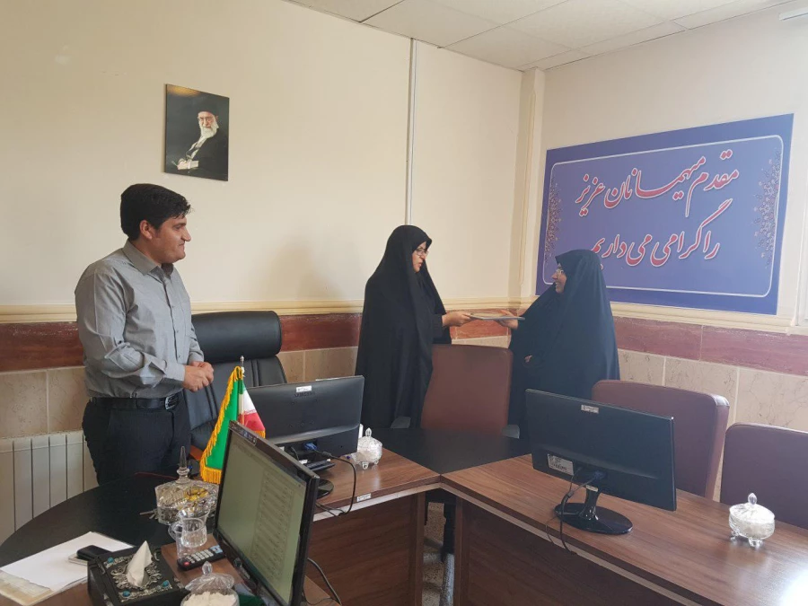 به مناسبت هفته روابط عمومی انجام شد

تقدیر مدیریت استانی دانشگاه از کارشناسان روابط عمومی 5