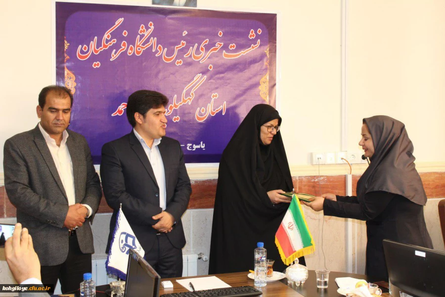 نشست خبری سرپرست دانشگاه فرهنگیان استان  6