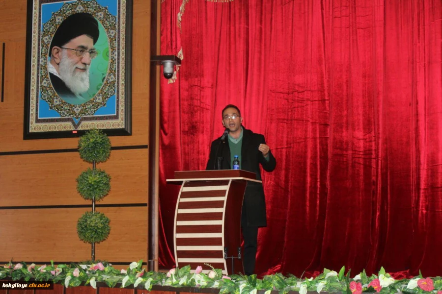 به مناسبت 16 آذر روز دانشجو

 مراسم بزرگداشتی در سالن اجتماعات پردیس شهید ایزدپناه برگزار گردید. 5