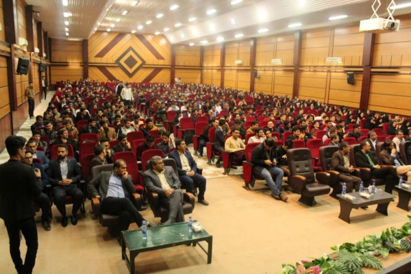 به مناسبت 16 آذر روز دانشجو 

مراسم بزرگداشتی در سالن اجتماعات پردیس شهید ایزدپناه برگزار گردید. 3