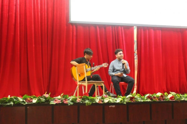 به مناسبت 16 آذر روز دانشجو 

مراسم بزرگداشتی در سالن اجتماعات پردیس شهید ایزدپناه برگزار گردید. 7