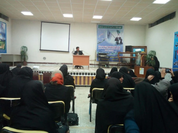 به همت بسیج دانشجویی پردیس کوثر برگزار گردید:

جلسه تریبون آزاد با حضور دکتر هاشمی 2