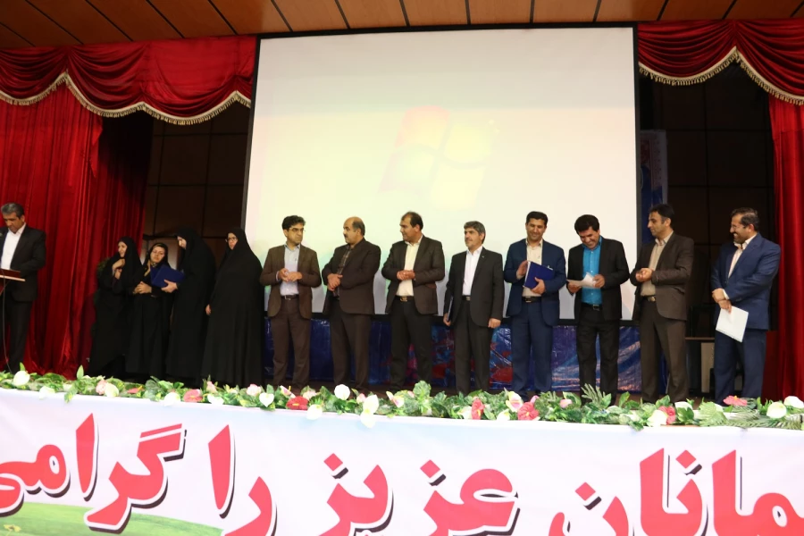 اختتامیه جشنواره کلاس های چند پایه برگزار گردید

اعلام برگزیدگان جشنواره کشوری تجربیات برتر آموزشی و تربیتی اساتید و معلمان آموزش کلاس های چندپایه-یاسوج 8