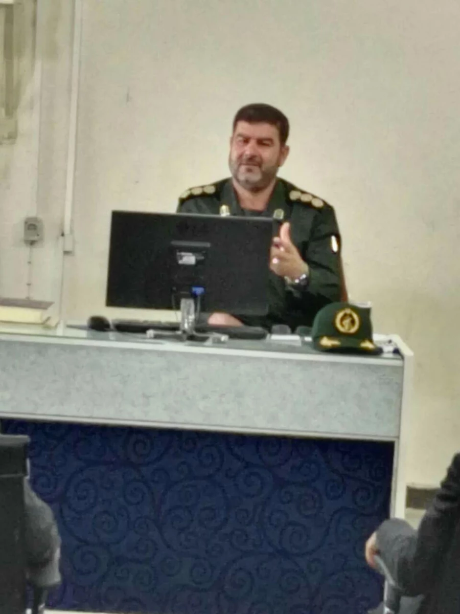 به مناسبت سالروز شهادت دکتر چمران 

جلسه بسیج اساتید و کارکنان دانشگاه برگزار گردید 2