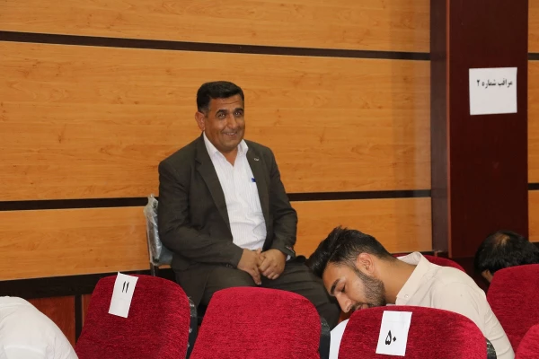 بازدید دکتر هاشمی از نحوه برگزاری امتحانات پردیس شهید ایزدپناه 5