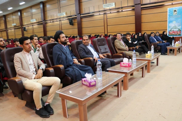 به همت تشکل انجمن اسلامی پردیس شهید ایزدپناه برگزار گردید:
رسالت تشکل های دانشجویی بعد از انقلاب اسلامی 3