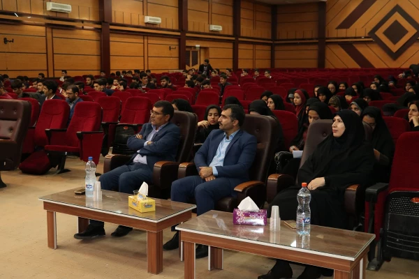 به همت تشکل انجمن اسلامی پردیس شهید ایزدپناه برگزار گردید:
رسالت تشکل های دانشجویی بعد از انقلاب اسلامی 6