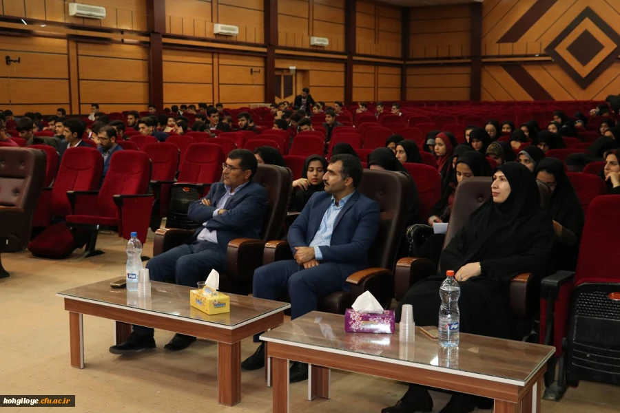 به همت تشکل انجمن اسلامی پردیس شهید ایزدپناه برگزار گردید:
رسالت تشکل های دانشجویی بعد از انقلاب اسلامی 6