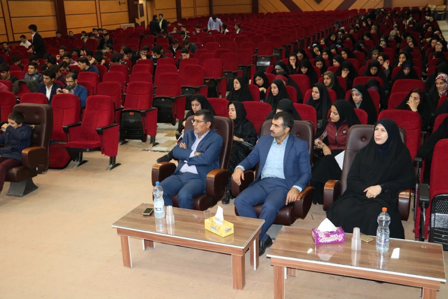 به همت تشکل انجمن اسلامی پردیس شهید ایزدپناه برگزار گردید:
رسالت تشکل های دانشجویی بعد از انقلاب اسلامی 8