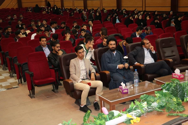 به همت تشکل انجمن اسلامی پردیس شهید ایزدپناه برگزار گردید:
رسالت تشکل های دانشجویی بعد از انقلاب اسلامی 9