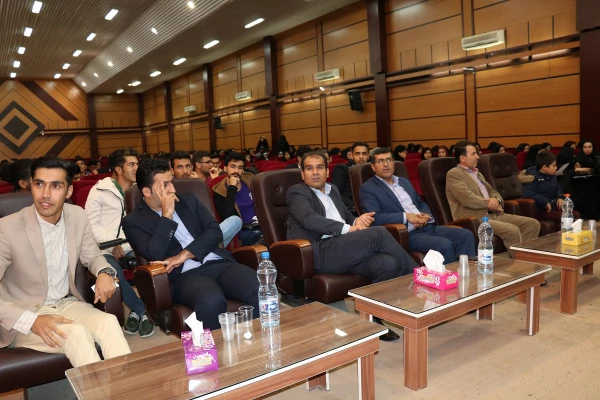 به همت تشکل انجمن اسلامی پردیس شهید ایزدپناه برگزار گردید:
رسالت تشکل های دانشجویی بعد از انقلاب اسلامی 13