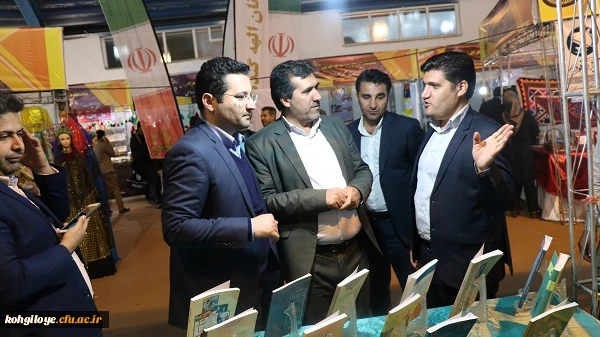 به مناسبت هفته پژوهش و برگزاری نمایشگاه پزوهش انجام شد:

بازدید استاندار و هیئت همراه از غرفه دانشگاه فرهنگیان استان 2