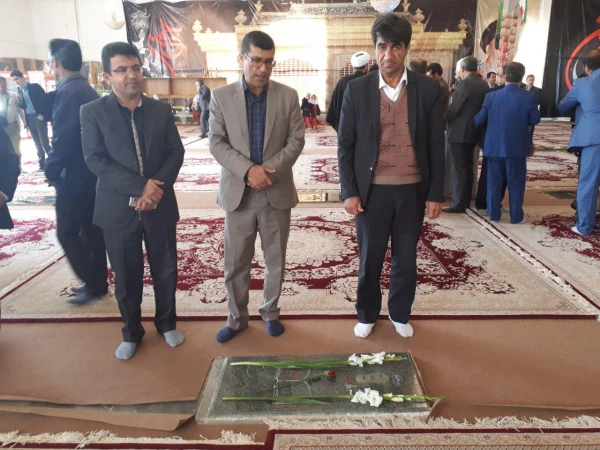 با حضور مسئولان دانشگاه فرهنگیان کهگیلویه و بویراحمد انجام شد:

آئین غبارروبی و عطرافشانی قبور مطهر شهدای یاسوج 4