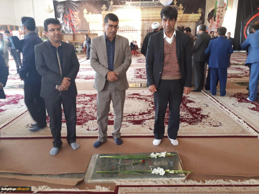 با حضور مسئولان دانشگاه فرهنگیان کهگیلویه و بویراحمد انجام شد:

آئین غبارروبی و عطرافشانی قبور مطهر شهدای یاسوج 4
