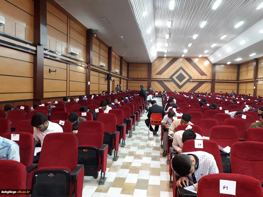 بازدید دکتر هاشمی از روند برگزاری آزمون های پایانی دانشجویان 3