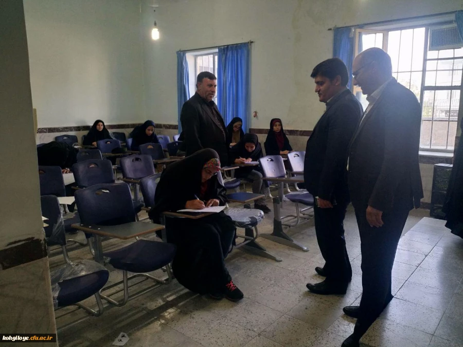 بازدید دکتر هاشمی از روند برگزاری آزمون های پایانی دانشجویان 5