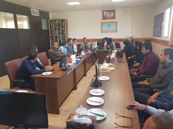 نشست صمیمی نیروهای شرکتی دانشگاه فرهنگیان استان با دکتر هاشمی 4