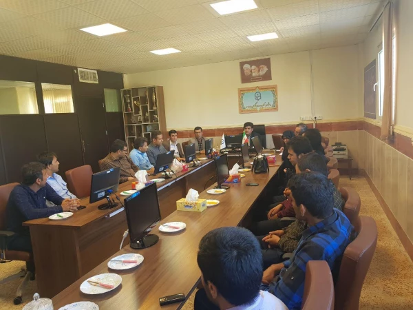 نشست صمیمی نیروهای شرکتی دانشگاه فرهنگیان استان با دکتر هاشمی 6